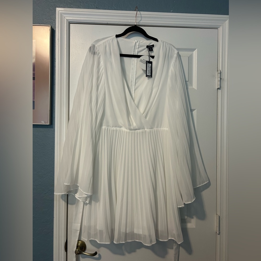White boohoo dress (NWT)
